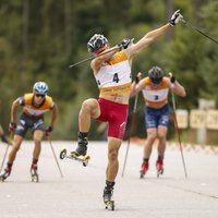 Latvijas sportistiem godalgotas pozīcijas PK posmā rollerslēpošanā Madonā