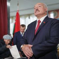 Lukašenko nomaina Drošības padomes vadītāju, aizsardzības ministru un Ģenerālštāba priekšnieku