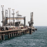 OPEC+ valstis vienojas samazināt naftas ieguvi par 9,7 miljoniem barelu dienā