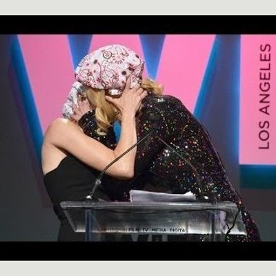 ВИДЕО: Николь Кидман и Наоми Уоттс поцеловались на сцене