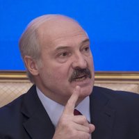 Лукашенко посоветовал президенту Литвы заняться "своим вирусом"