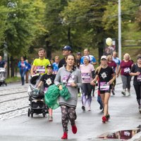 ФОТО: Рижский марафон начался с семейного забега