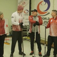 Video: Olimpiskais reportieris iepazīst kērlingu un kopā ar Ekmani izaicina Latvijas izlasi