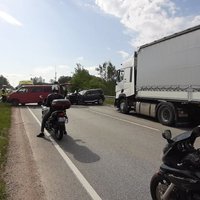 На Рижской окружной дороге возле Кекавы столкнулись 4 машины: движение заблокировано