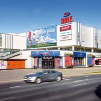 Владелец латвийских зданий McDonald’s завершил сделку по покупке торгового центра в Риге