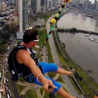 Video: 'Adrenalīna mednieku' izklaides Panamā