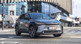 Latvijā sākas pilnībā elektriskā 'Toyota bZ4X' tirdzniecība