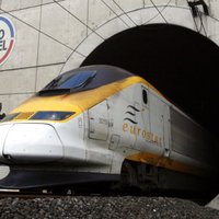 Движение поезда Eurostar было прервано из-за мигрантов на путях