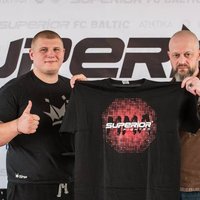 Трое бойцов из Латвии подписали контракты с Superior FС