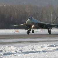 Gaisā teju saskrienas pasažieru lidmašīna un Krievijas kara lidaparāts