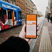 Rīgas satiksmе вводит QR-коды на проезд в общественном транспорте Риги