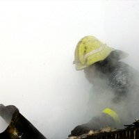 Daugavpilī no ugunsgrēka četrstāvu mājā izglābti septiņi cilvēki