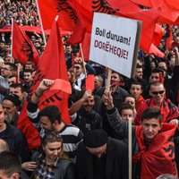 Kosovā opozīcijas demonstrācijā pieprasa valdības demisiju