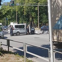 ФОТО, ВИДЕО: У торгового центра Alfa произошла авария с участием полиции