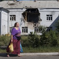 В Луганске раздают гумпомощь из РФ: "килограмм гречки, готовить ее негде"
