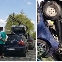 Video: Pa ceļam uz Ērgļiem 'VW Golf' pabraucis zem apvidnieka piekabes