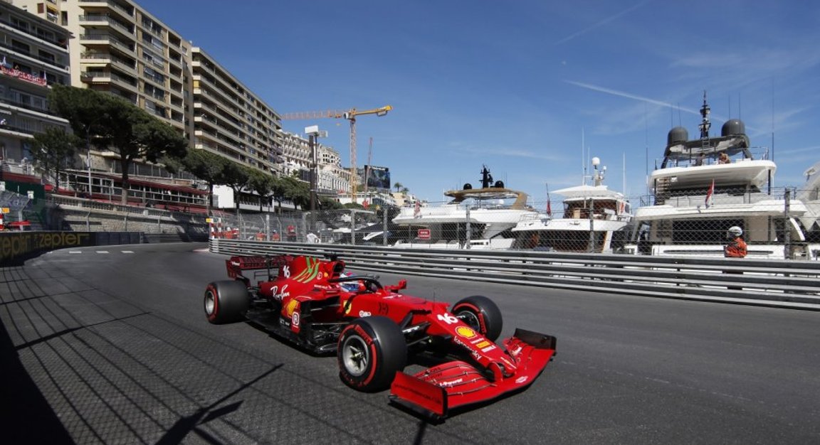 'Ferrari' piloti pārsteidz otrajos treniņbraucienos Monako trasē