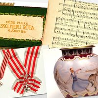 Исторические реликвии Латвии: флаг, ваза, венок и гимн