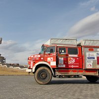 Lemti nepadoties: latviešu ceļotāji ar ugunsdzēsēju mašīnām dodas pa seno Zīda ceļu