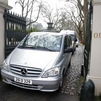 Высланные Британией российские дипломаты покинули посольство в Лондоне