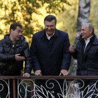 Медведев считает Януковича президентом с ничтожным авторитетом