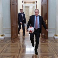 ВИДЕО: Владимир Путин жонглирует мячом в рекламе ФИФА