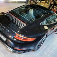 Foto: Rīgā parādīts modernizētais 'Porsche 911' modelis