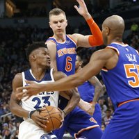 Porziņģa 'double-double' neglābj 'Knicks' no kārtējā zaudējuma izbraukumā