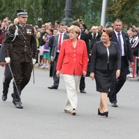 Меркель намекнула, что базы НАТО В Латвии не будет
