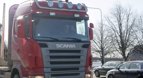 Par neatļautu pilsētas centra šķērsošanu Rīgā sodīti 259 kravas auto vadītāji