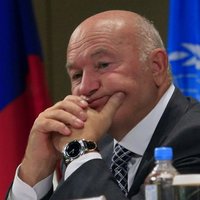 Лужков назвал ситуацию в российской экономике критической