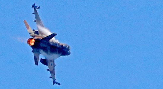 Ukraina F-16 varēs izmantot pret mērķiem ārpus Ukrainas, paziņo Stoltenbergs