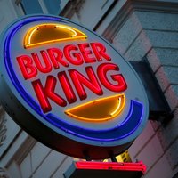 В среду откроются первые в Балтии рестораны Burger King