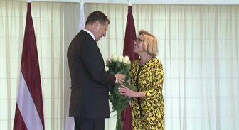 ВИДЕО: У Лаймы Вайкуле случилось рандеву с президентом Латвии