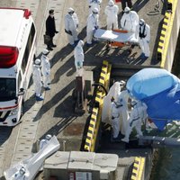 ВИДЕО: 10 человек заразились коронавирусом на круизном лайнере. Там отдыхал пенсионер из Гонконга