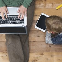 Pētījums: Latvijas iedzīvotāji pirkumiem tiešsaistē visbiežāk izmanto datoru