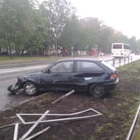 ФОТО: Авария на Югле - Opel "пролетел" на красный и снес все на своем пути