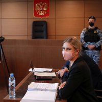 Соболь и Олегу Навальному продлили домашний арест