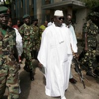 Gambijā bruņoti karavīri mēģina veikt apvērsumu; trīs nogalinātie