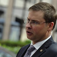 Dombrovskis tiksies ar ietekmīgās Eiropas Tautas partijas grupas prezidentu