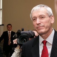 Кажоциньш обещает не заниматься политикой и бизнесом