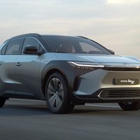 'Toyota' prezentējusi savu pirmo simtprocentīgo elektromobili 'bZ4X'