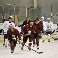 Foto: Latvijas hokejisti sāk gatavoties Beļavska debijas pasaules čempionātam
