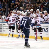Rīgas 'Dinamo' sezonas garāko KHL izbraukumu noslēdz ar emocionālu uzvaru Minskā