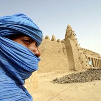 Timbuktu mērs: islāmisti aizdedzinājuši ar seniem manuskriptiem pilnu bibliotēku