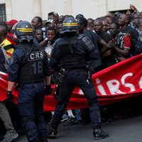 Pēc Parīzes Panteona ieņemšanas aizturēts 21 migrants no Āfrikas