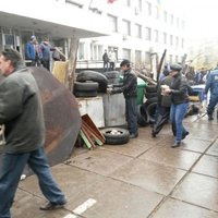 Сторонники федерализации Украины захватили мэрии Мариуполя и Енакиево