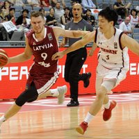 Latvijas basketbolisti pārliecinoši sāk Rio kvalifikācijas turnīru