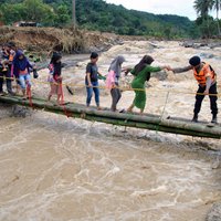 Bojāgājušo skaits Indonēzijas plūdos pieaudzis līdz 43