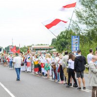ФОТО, ВИДЕО. "Путь свободы": цепь солидарности выстроилась от Вильнюса до границы с Беларусью
